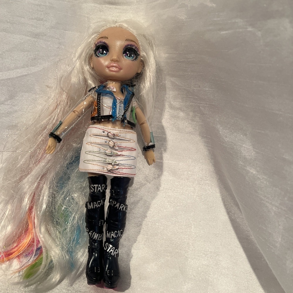 Rainbow High Amaya Raine Hair Studio Doll Series 11" Articulated Fashion Doll - Picture 2 of 6